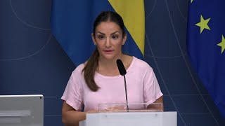 Kulturminister Parisa Liljestrand presenterar nytt mediestöd