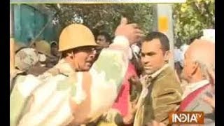 Delhi Police does mild cane charge on AAP workers