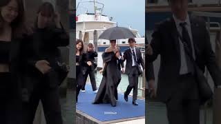 BLACKPINK lisa walk with Black dress from the boat to the BULGARI MEDITERRANEA event in Paris