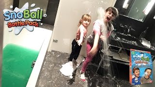 INCROYABLE • Bataille de Boules de Neige à l'Hôtel ! lol - Studio Bubble Tea Snoball Battle Pack