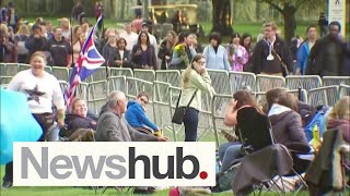 Long and freezing wait as mourners camp out at Windsor Castle ahead of Queen's funeral | Newshub