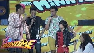 Vhong pinagtripan si Vice gamit ang food cover