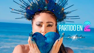 Partido En Dos - Caro Molina - Video Oficial