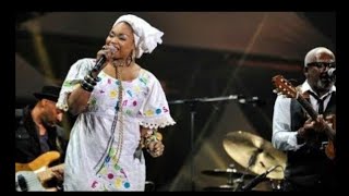 Oumou Sangaré - Wayeina ( Hommage à Ali Farka Touré en Concert)