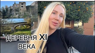 ФРАНЦУЗСКАЯ ДЕРЕВНЯ ХI ВЕКА, НЕТ ЛЮДЕЙ, ДЕРЕВЕНСКАЯ РОЖДЕСТВЕНСКАЯ ЯРМАРКА, СРЕДНЕВЕКОВАЯАРХИТЕКТУРА