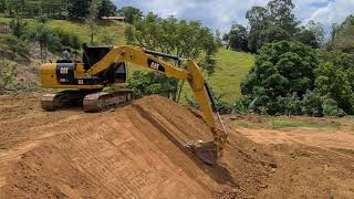 COMPACTAÇÃO E ACABAMENTO EM TALUDE COM CAT 313D2GC