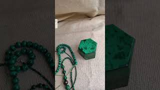 Beautiful Malachite necklace and box