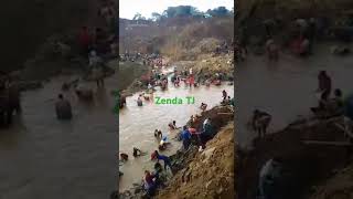 Zimbabwe, at Mazowe River 2025: Zimbabweans working outside their own way to earn a living.