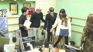 140108 Sukira - Phototaking with Guests