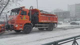 Снегопад во Владивостоке 30.11.21. По городу работает снегоуборочная техника!
