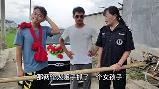 美女遇到人贩子，装疯卖傻逃过一劫。人贩子最后终将被抓