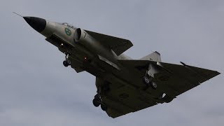 4Kᵁᴴᴰ Saab AJS 37 Viggen \u0026 Saab SK 35C Draken Low Approach \u0026 Landing @ Luchtmachtdagen Volkel 2019