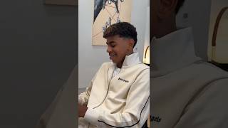 Lamine Yamal sur son téléphone en train de regarder des vidéos (Tiktok, Barça) #football #shorts