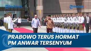 PM Anwar Senyum! Adab Prabowo Terus Hormat ke Pasukan Malaysia saat Lewati Karpet Merah