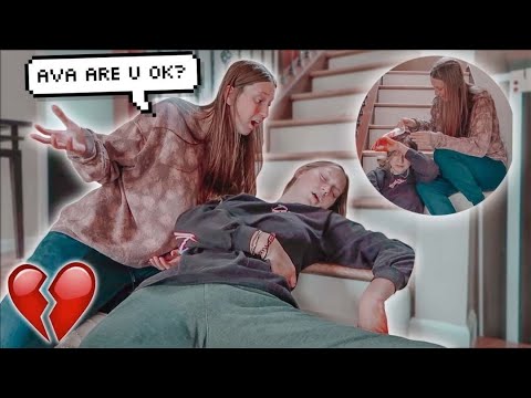 I FELL AND HIT MY HEAD HARD PRANK ON TWIN SISTER!! - YouTube