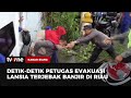 Polres Pelalawan Evakuasi Sepasang Lansia Terjebak Banjir di Rumah | Kabar Siang tvOne