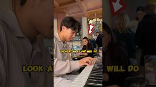 He plays MOCKINGBIRD in a cafe, Enisa hears & sings along! 😱🔥🔥🔥