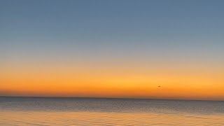 【夕日と海と鳥と】宮古島の夕日と海のグラデーション　癒し