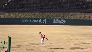 曽根海成選手と正隨優弥選手の特別守備練習（指導は廣瀬純外野守備・走塁コーチ）