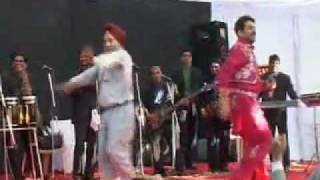 Gurdas Maan live show - awesome dance by baba