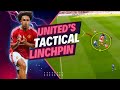 Zirkzee is Manchester United’s Secret CONNECTOR in Attack! | Player Tactical Analysis