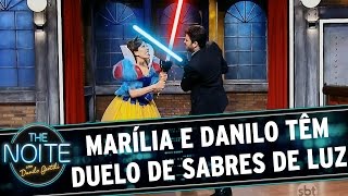 The Noite (14/05/15) - Danilo e Marília Gabriela têm duelo com sabres de luz