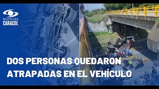 Grave accidente en vía Cali-Palmira: camión recolector de basura cayó desde un puente