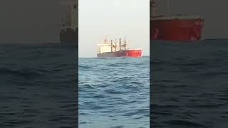 சீறிப்பாய்ந்த பைபர் படகு மற்றும் கப்பல் #fishing #tnfishermen #fish #fishingvideos #kombuthurai#ship