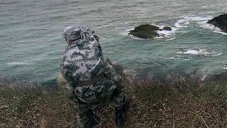 Erniu thought it was really going to fight, so he was about to jump off the cliff with his head on