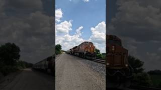 Fast moving westbound BNSF freight #train with cool horn greeting 🚂 please subscribe ❤️