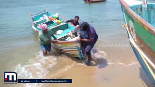 വള്ളം തകർന്ന് കടലിൽ കുടുങ്ങിയ മത്സ്യത്തൊഴിലാളികൾക്ക് രക്ഷകരായി കോസ്റ്റൽ പോലീസ് | Mathrubhumi News