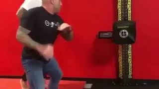 Джо Роган пробивает мощнейшие удары!Joe Rogan' powerful kicks!