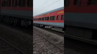 12428 Anand Vihar Terminal-Rewa Rewanchal Express with GZB WAP7 approaching Bamhrauli(BMU).🚉❤🔥