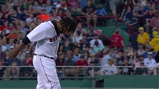 BAL@BOS: Hanley is hit by batted ball, exits the game