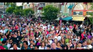 Massive Crowd Exiting Disneyland in HD - Crowded Disneyland EVER!