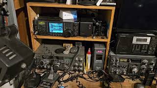 20m ham radio at 10pm at night. busy with dx