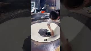 Esta chica hace un roti único sin rodar por el mundo