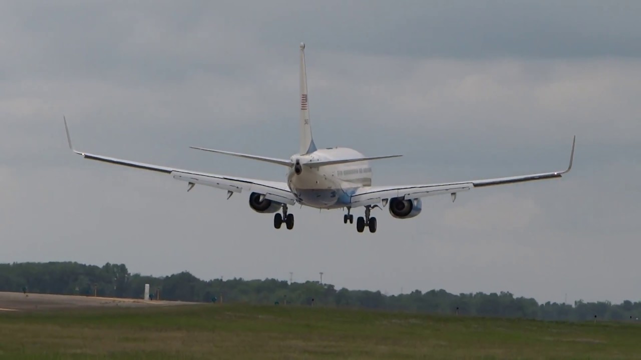 Air Force C40 Clipper Boeing 737 Landing And Take Off Touch And Go ...