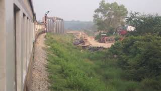 ขบวนรถไฟท้องถิ่นที่446 ต้นทาง ชุมทางหาดใหญ่-ชุมพร ขณะข้ามสะพานคลองร.1