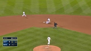 DET@MIN: Boyer picks off J.D. Martinez