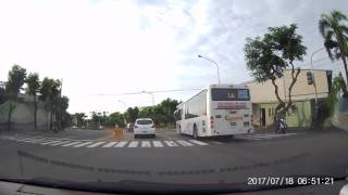 20170718 港都客運12c路線（車號149-FT)強行變換車道逼車