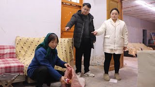 后妈把100万拆迁款全都给儿女，自己却捡垃圾住破屋，结局暖心【农村微情剧】