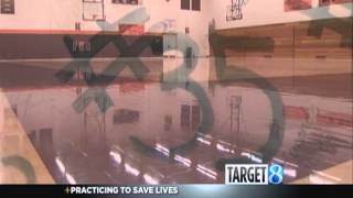 AED practicing to save live