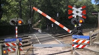 Spoorwegovergang Venlo // Dutch railroad crossing