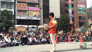 高円寺びっくり大道芸2015　中国雑技芸術団「壺回し」