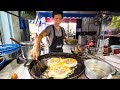 Street Food in Bangkok - Awesome PAD THAI and Instant Noodles on Petchaburi Soi 5! Street Food in Bangkok - Awesome PAD THAI and Instant Noodles on Petchaburi Soi 5!