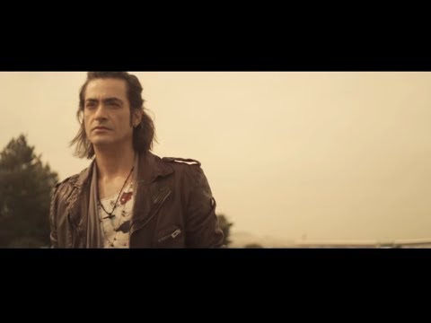 “Ομορφαίνεις τη ζωή μου”| Δείτε το νέο videoclip του Διονύση Σχοινά! 