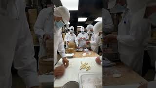 一出手便知有沒有！！！鼎泰豐小籠包(Making Din-Tai-Fung Xiao-Long-Bao)