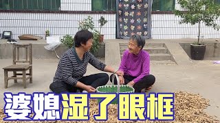 公公去世十几年，婆婆衣食无忧思念老伴，瞬间婆媳俩泪湿了眼眶【农村傻大妮儿】