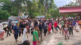 พิธีโปรยทาน งานศพคุณพ่อบุญ วงษ์อินทร์ ณ.เมรัวัดบ้านสะพุง ต.คูบ อ.น้ำเกลี้ยง จ.ศรีสะเกษ